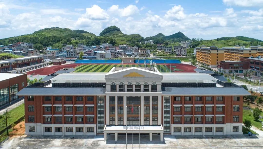 DeepSeek通知你，报读贵州铜仁数据职业学院的10大优势！